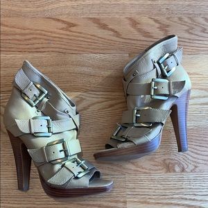 Buckle Detail Open Toe Shoetie